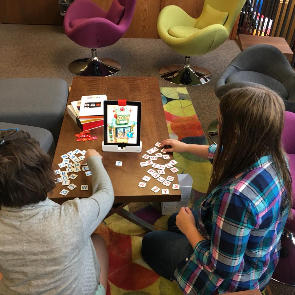students using ipad at the Sibley Public Library